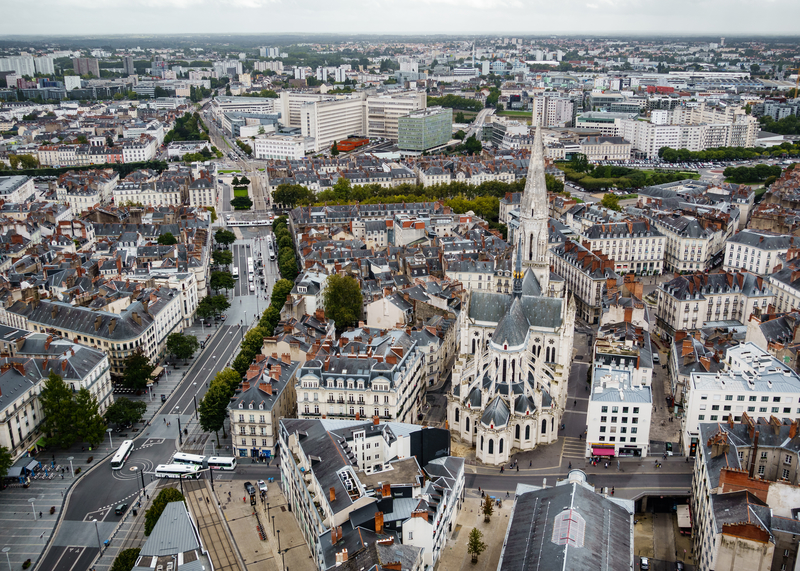 Nantes Airport is located in Bouguenais, 10 km (5 miles) southwest from Nantes city centre.